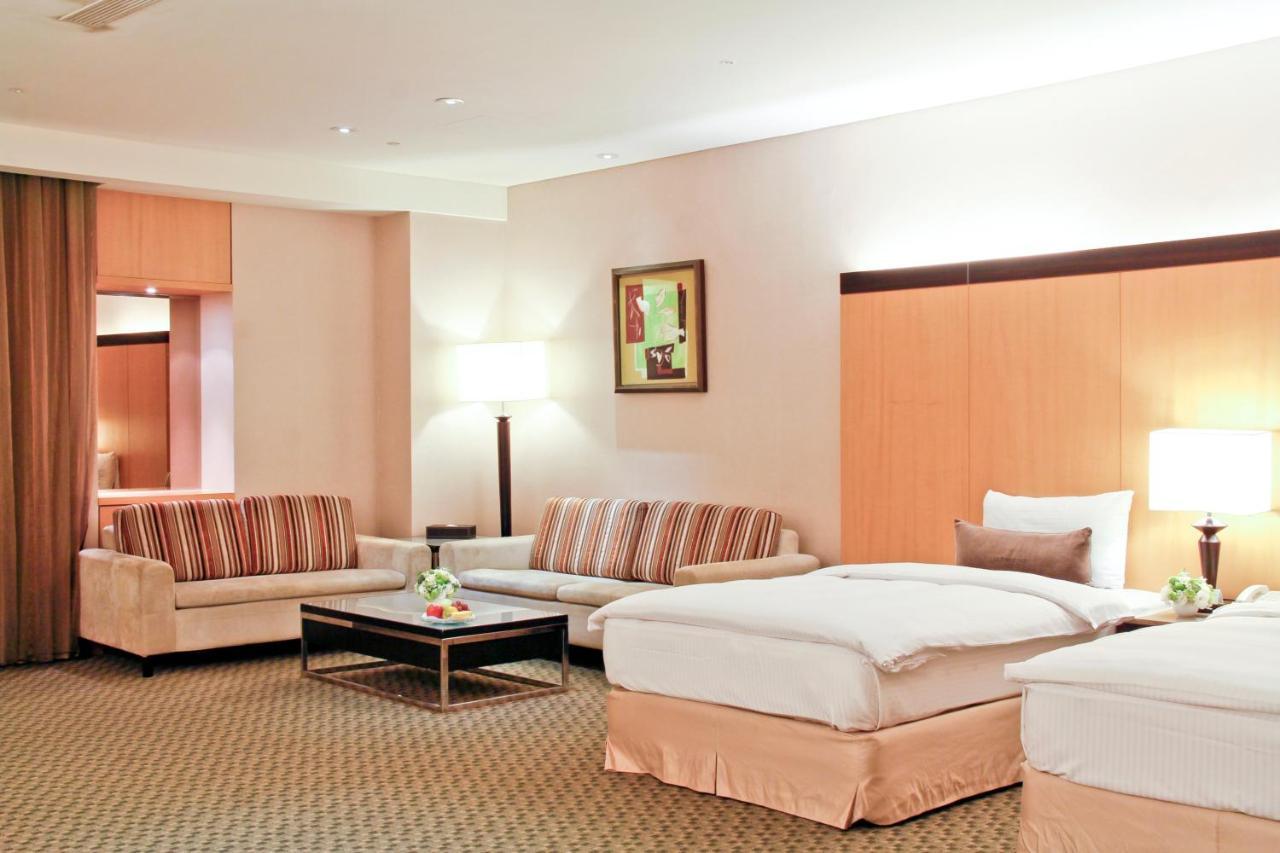 Queena Plaza Hotel Тайнань Экстерьер фото