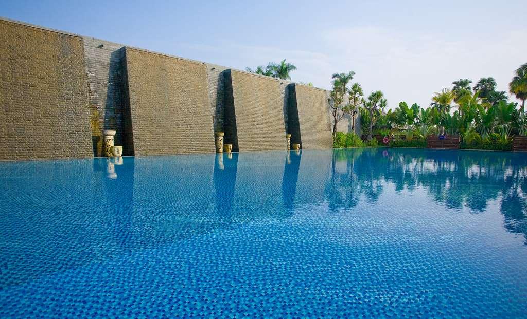 Queena Plaza Hotel Тайнань Удобства фото